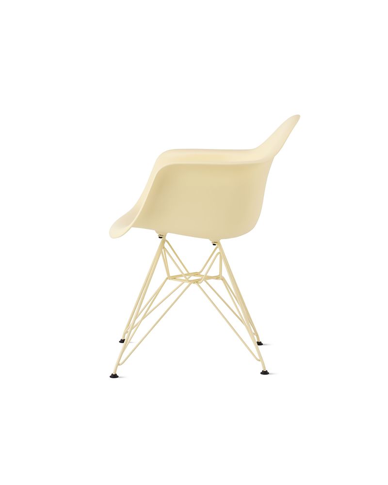 DAC-1-Cadeira-Eames-de-plastico-Moldado-com-bracos-Amarela_3