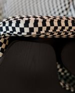 Poltrona-Charles-Eames-e-Otomana-Xadrez-Preta